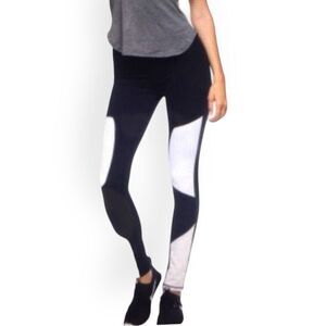 Low Rise Black White Ankle Fitted Athletic Leggings Pants by The Free Yoga